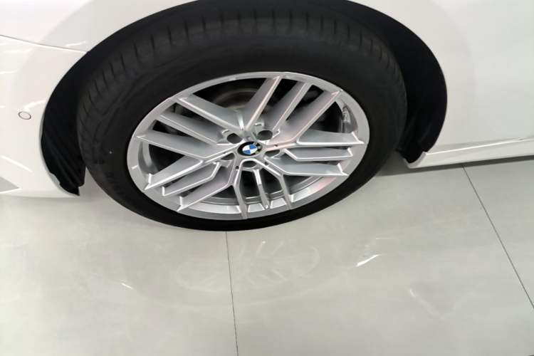 Used BMW 5 Series 2024 525Li Luxury Package Left Front Wheel Hub