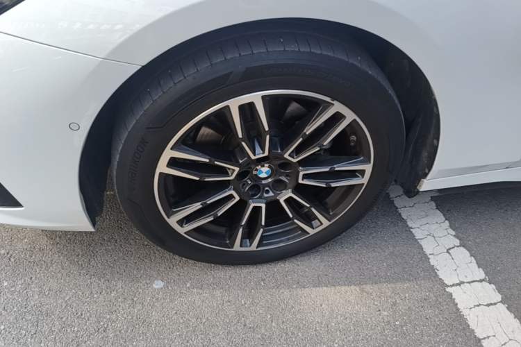Used BMW 5 Series 2024 525Li M Sport Package Left Front Wheel Hub