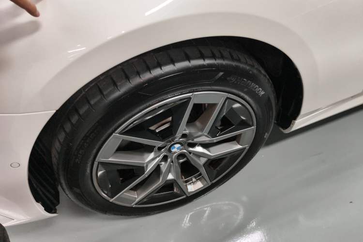 Used BMW 5 Series 2024 530Li Leading Luxury Package Left Front Wheel Hub