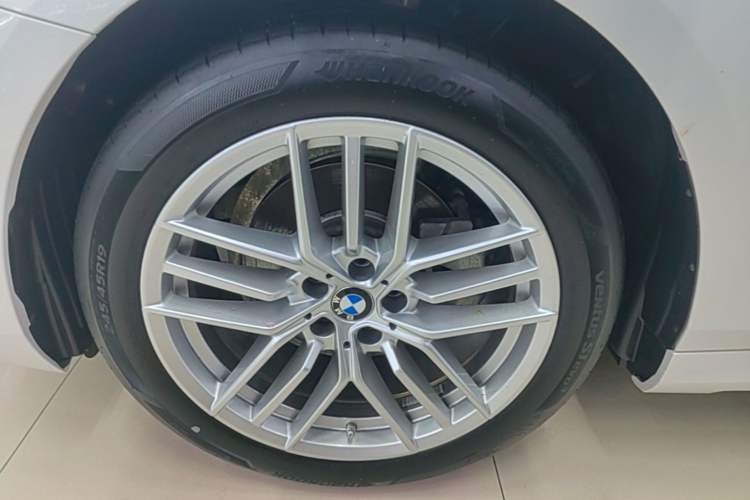 Used BMW 5 Series 2024 525Li Luxury Package Left Front Wheel Hub
