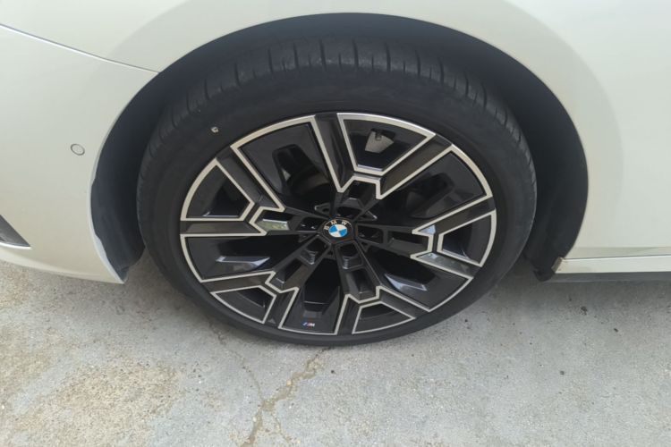 Used BMW 5 Series 2024 530Li Luxury Edition M Sport Package Left Front Wheel Hub