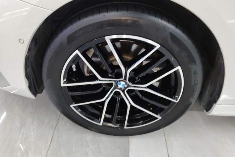 Used BMW 5 Series 2024 525Li Luxury Package Left Front Wheel Hub