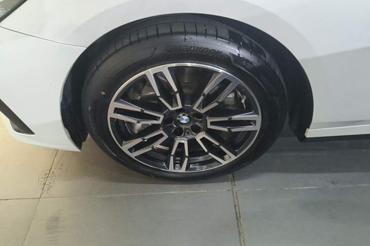 Used BMW 5 Series 2024 525Li M Sport Package Left Front Wheel Hub