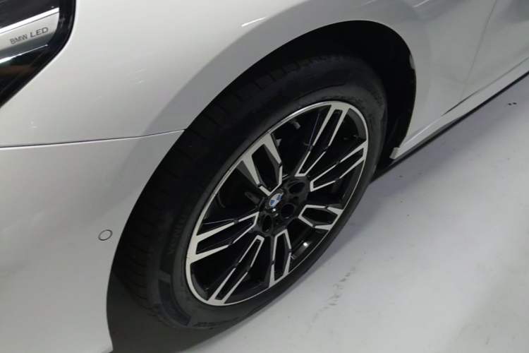 Used BMW 5 Series 2024 525Li M Sport Package Left Front Wheel Hub