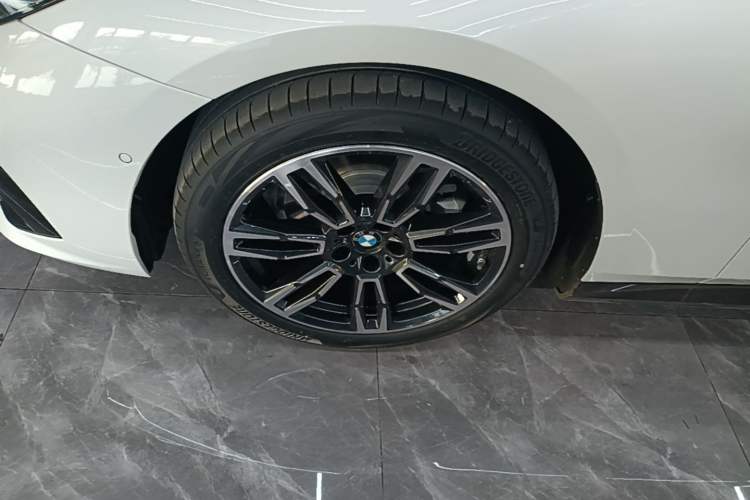 Used BMW 5 Series 2024 525i M Sport Package Left Front Wheel Hub