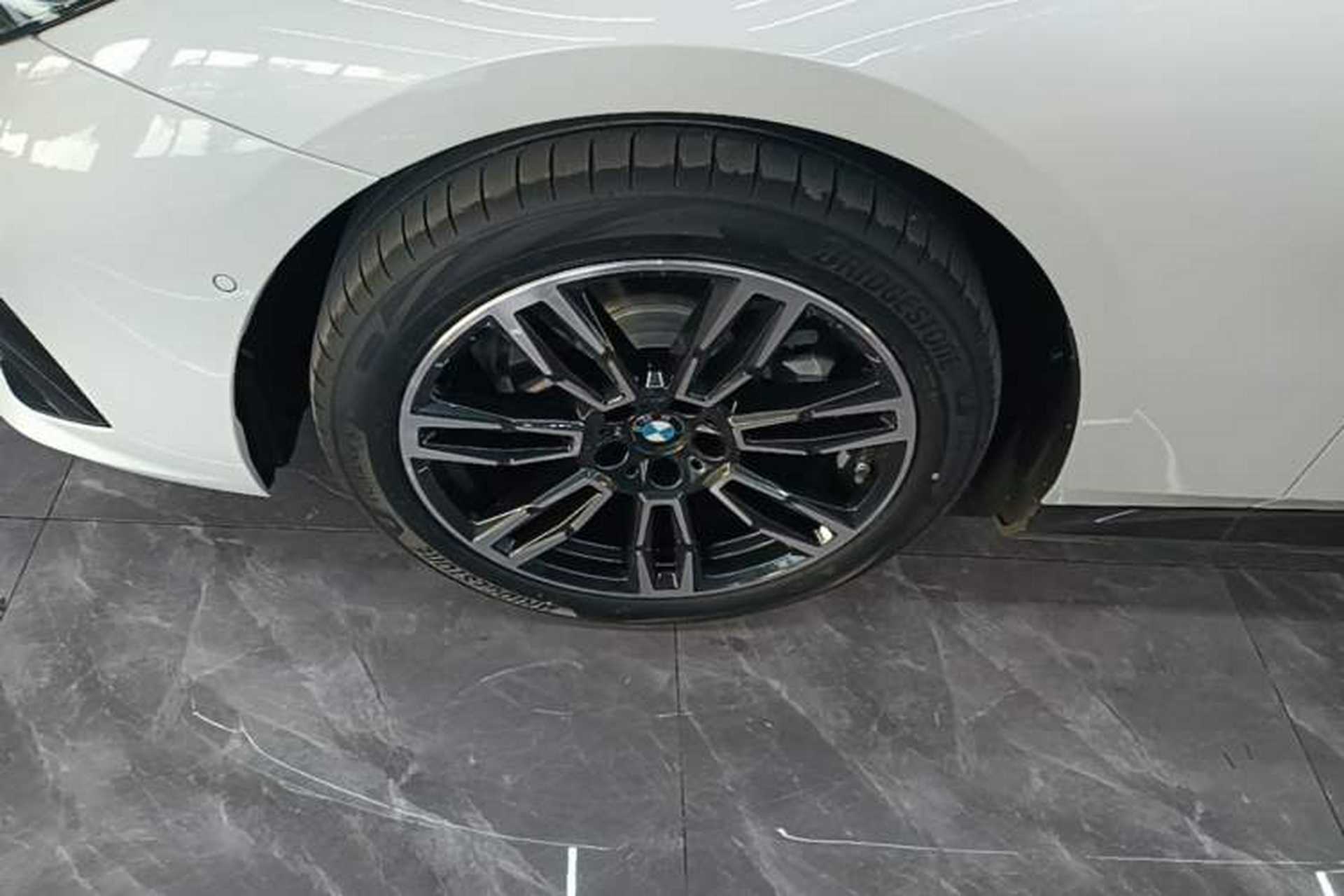 Used BMW 5 Series 2024 525i M Sport Package Left Front Wheel Hub