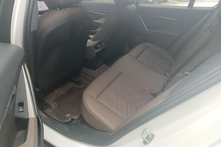 Used BMW 5 Series 2024 525i M Sport Package Left Rear Seat