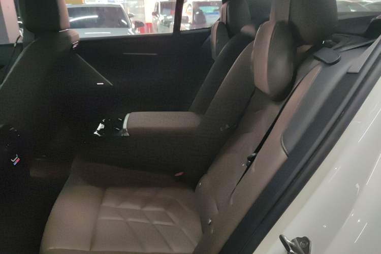 Used BMW 5 Series 2024 525Li Luxury Package Left Rear Seat