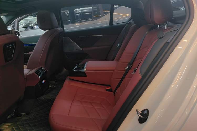 Used BMW 5 Series 2024 530Li Leading Luxury Package Left Rear Seat