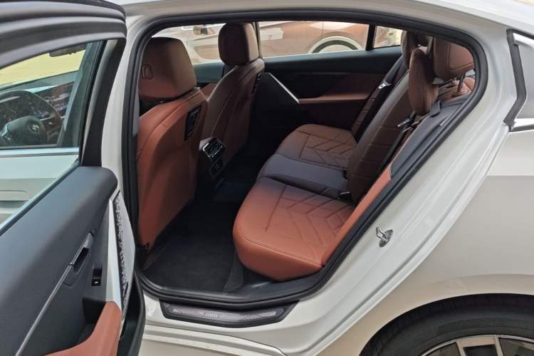Used BMW 5 Series 2024 530Li Leading Luxury Package Left Rear Seat