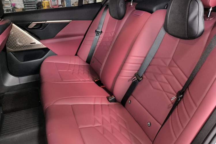 Used BMW 5 Series 2024 530Li Luxury Edition M Sport Package Left Rear Seat