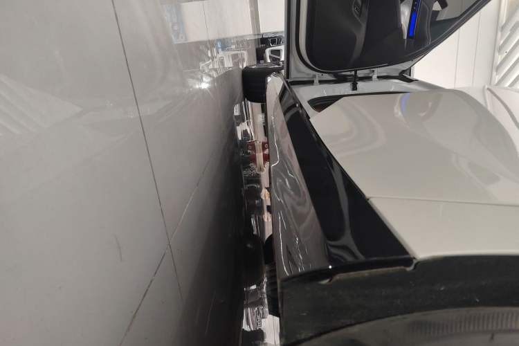 Used BMW 5 Series 2024 525i M Sport Package Left Side Sill