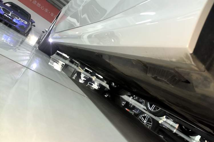 Used BMW 5 Series 2024 525Li Luxury Package Left Side Sill