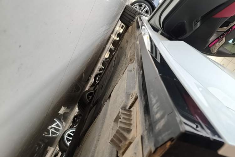 Used BMW 5 Series 2024 530Li Luxury Edition M Sport Package Left Side Sill