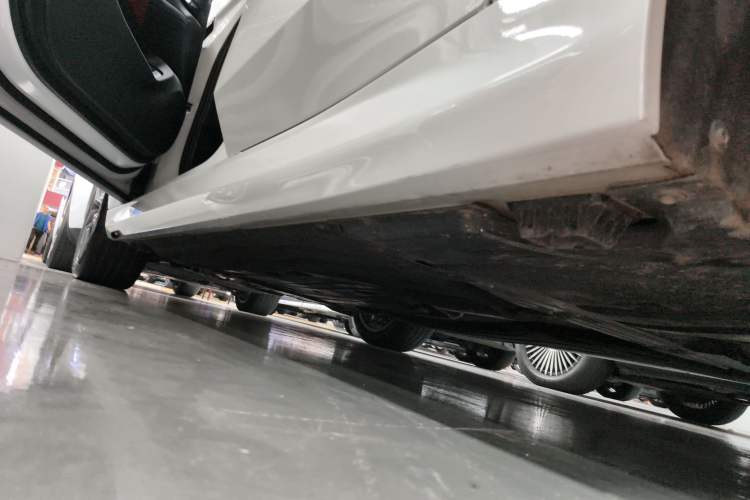Used BMW 5 Series 2024 530Li Leading Luxury Package Left Side Sill