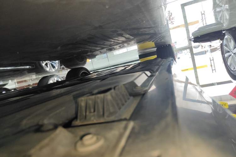 Used BMW 5 Series 2024 530Li Leading Model M Sport Package Left Side Sill