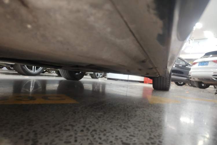 Used BMW 5 Series 2024 530Li Leading Model M Sport Package Left Side Sill