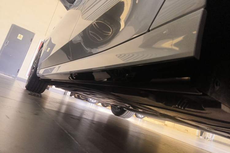Used BMW 5 Series 2024 525Li M Sport Package Left Side Sill