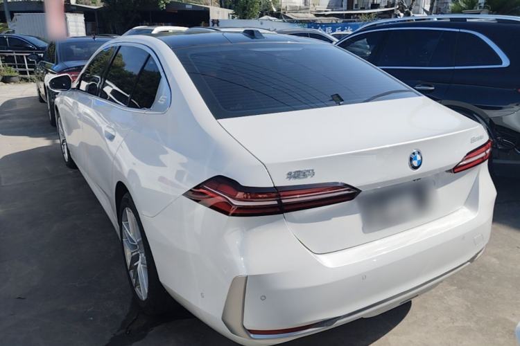 Used BMW 5 Series 2024 525Li Luxury Package Rear Left 45 Deg