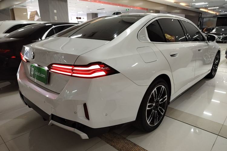 Used BMW 5 Series 2024 525Li M Sport Package Rear Right 45 Deg