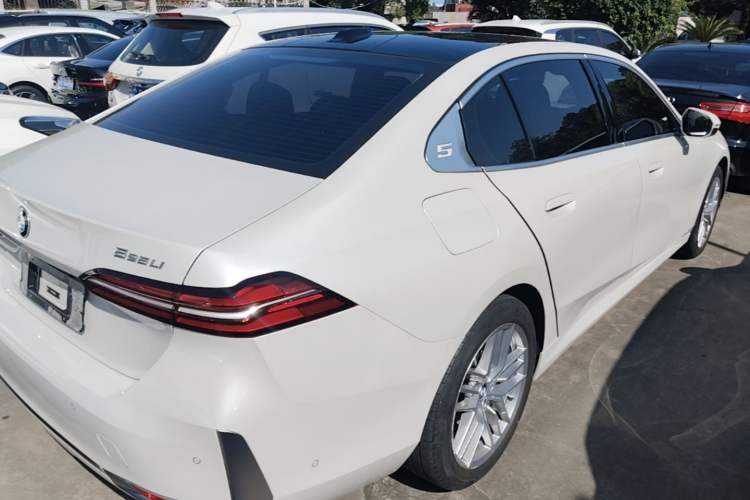 Used BMW 5 Series 2024 525Li Luxury Package Rear Right 45 Deg