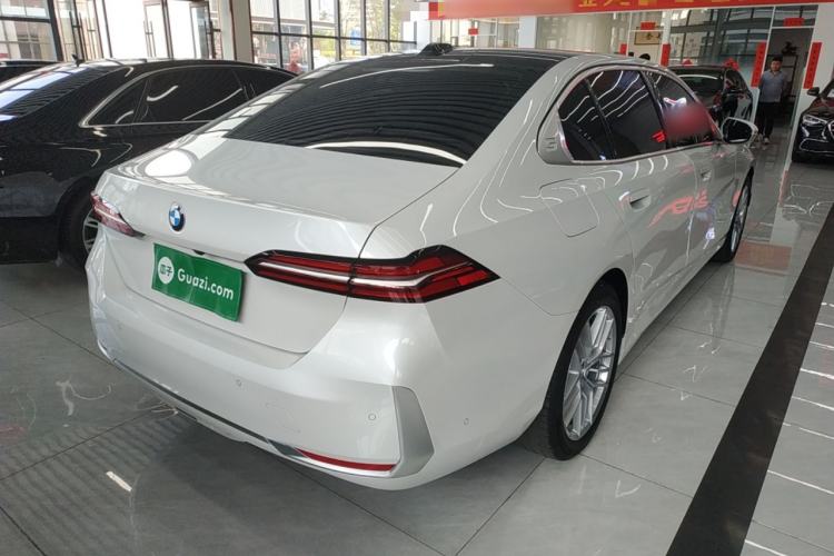 Used BMW 5 Series 2024 525Li Luxury Package Rear Right 45 Deg
