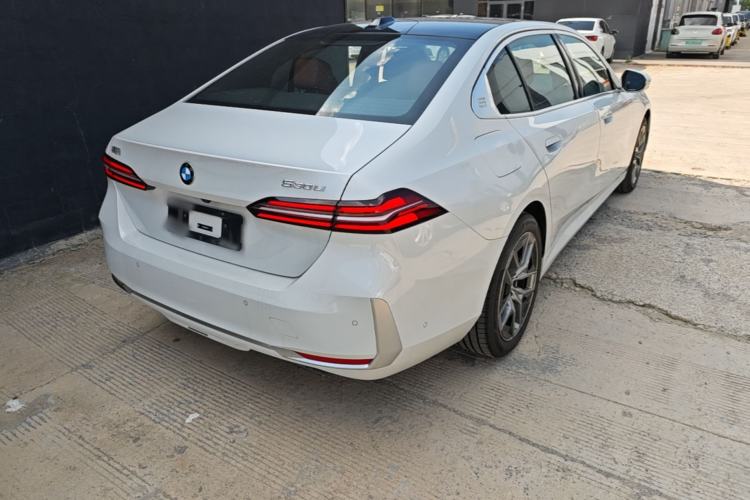 Used BMW 5 Series 2024 530Li Leading Luxury Package Rear Right 45 Deg