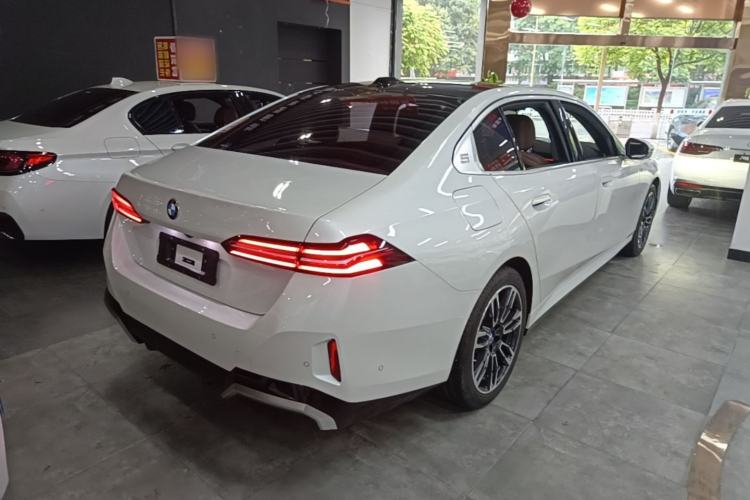 Used BMW 5 Series 2024 525Li M Sport Package Rear Right 45 Deg