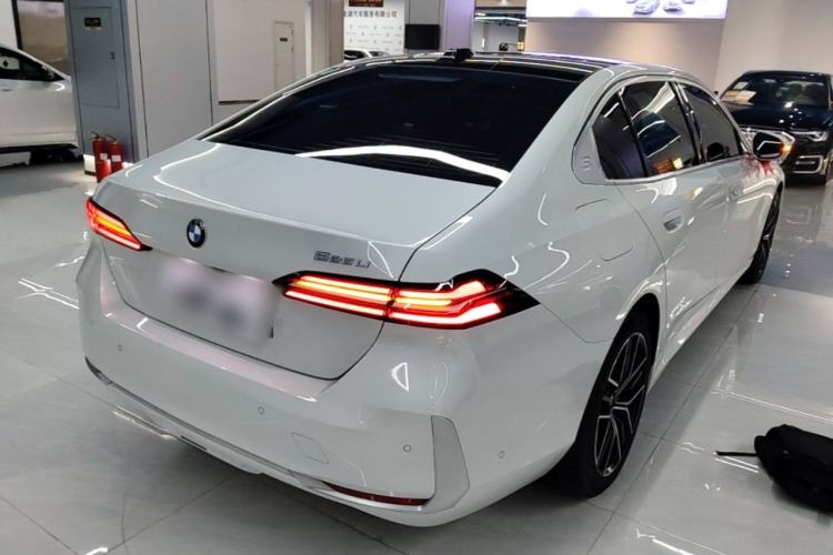 Used BMW 5 Series 2024 525Li Luxury Package Rear Right 45 Deg