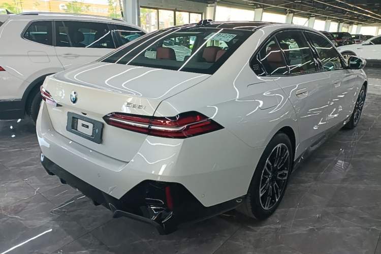Used BMW 5 Series 2024 525i M Sport Package Rear Right 45 Deg