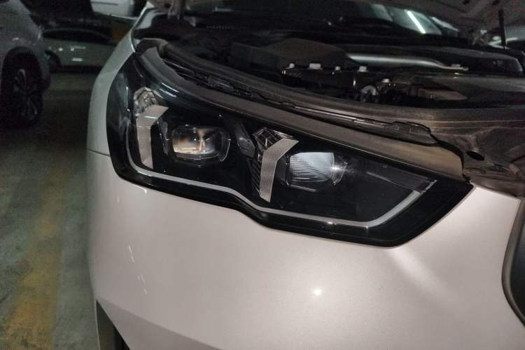 Used BMW 5 Series 2024 530Li Leading Luxury Package Right Front Headlight
