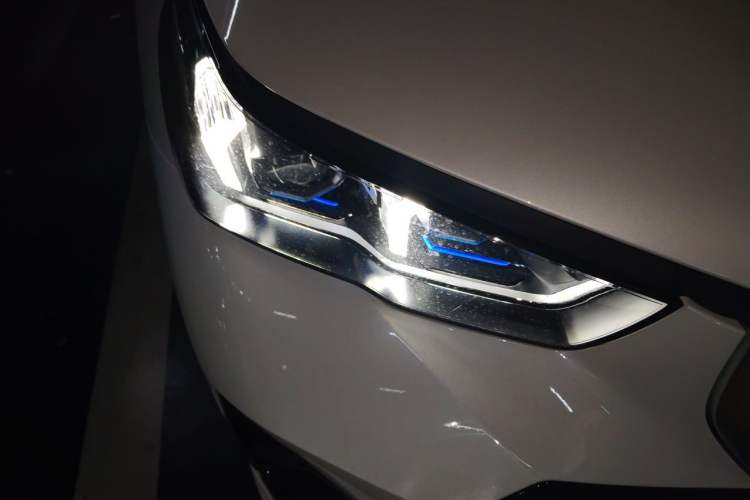 Used BMW 5 Series 2024 530Li Luxury Edition M Sport Package Right Front Headlight