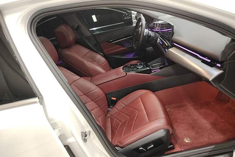 Used BMW 5 Series 2024 525Li M Sport Package Right Front Seat