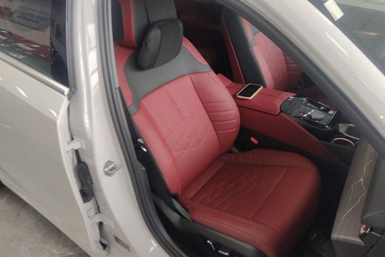 Used BMW 5 Series 2024 530Li Luxury Edition M Sport Package Right Front Seat