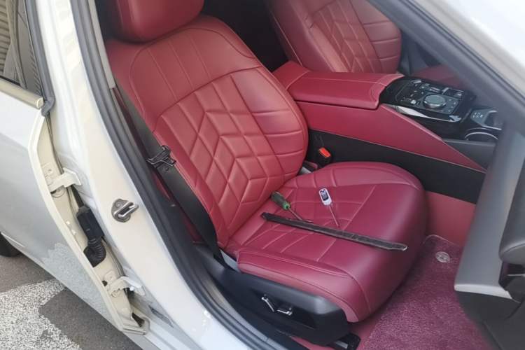 Used BMW 5 Series 2024 525Li M Sport Package Right Front Seat