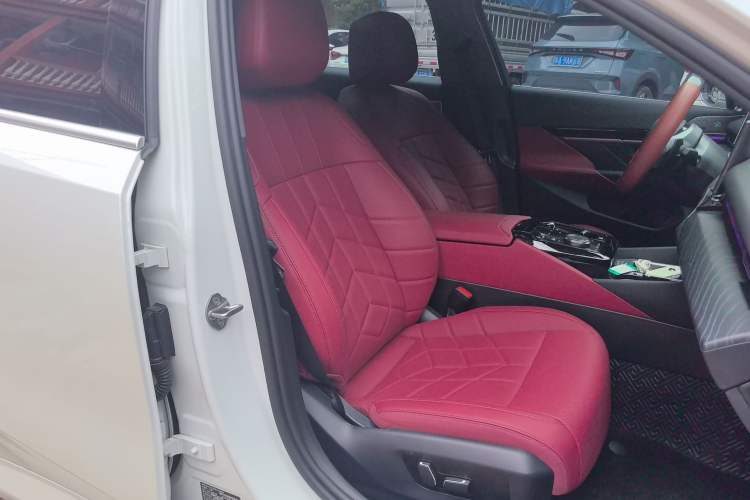 Used BMW 5 Series 2024 525Li Luxury Package Right Front Seat