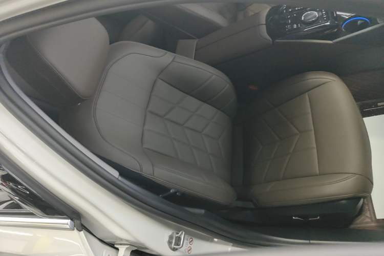 Used BMW 5 Series 2024 530Li Leading Model M Sport Package Right Front Seat