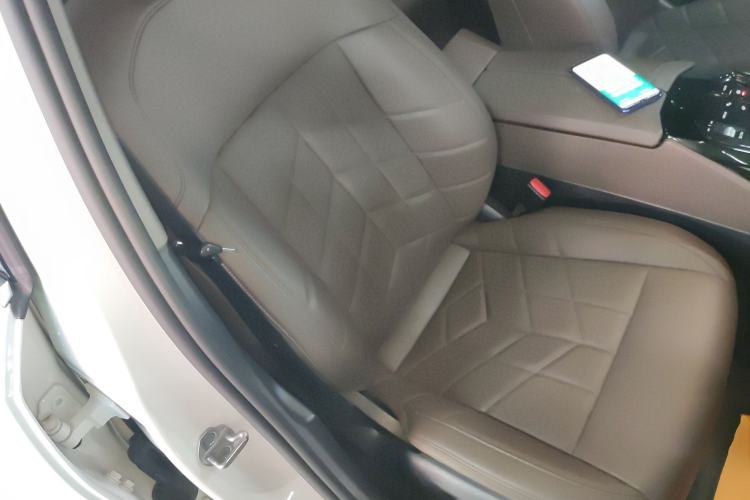Used BMW 5 Series 2024 525Li Luxury Package Right Front Seat