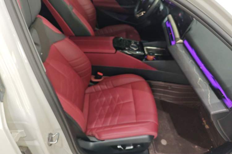 Used BMW 5 Series 2024 530Li Luxury Edition M Sport Package Right Front Seat