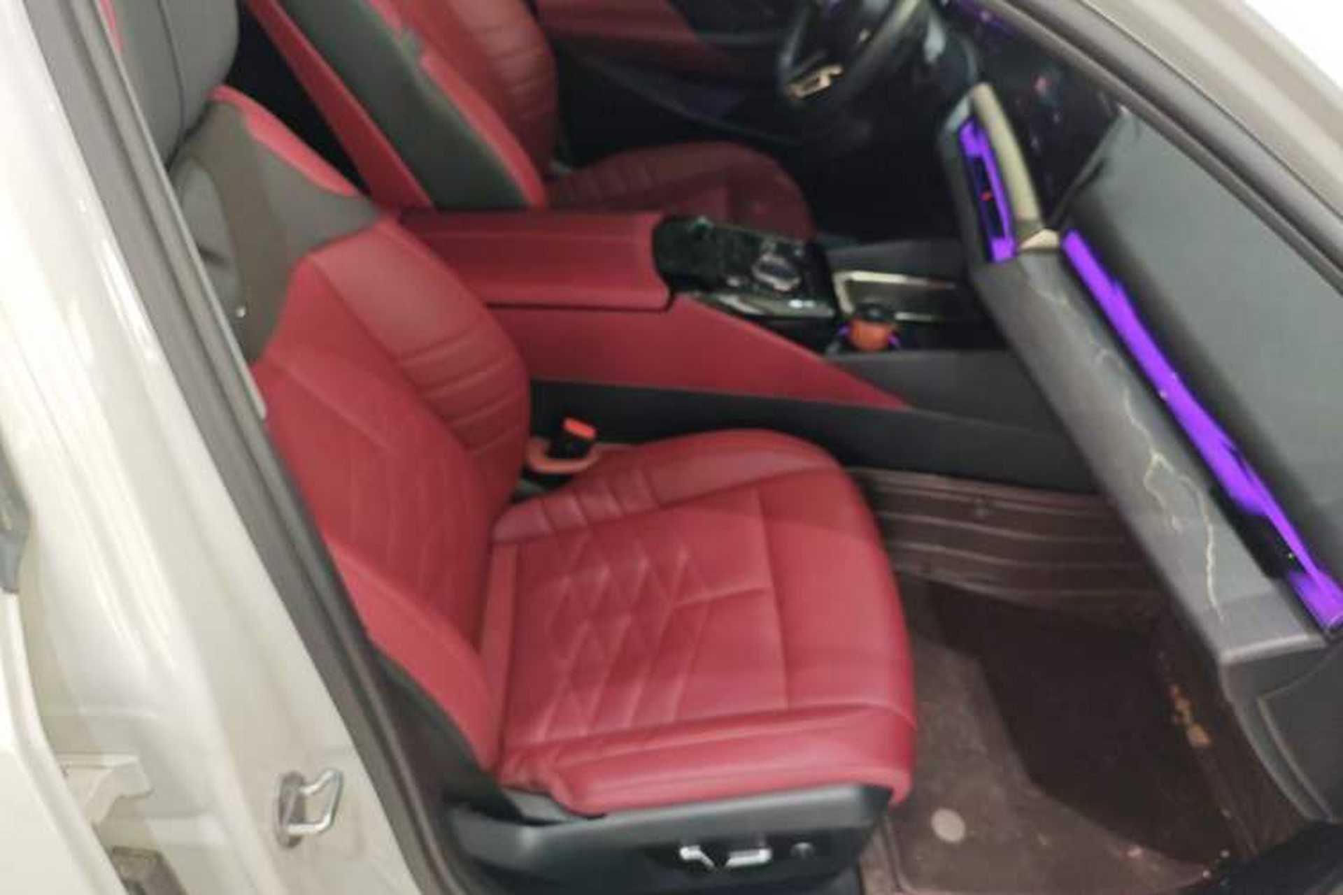 Used BMW 5 Series 2024 530Li Luxury Edition M Sport Package Right Front Seat