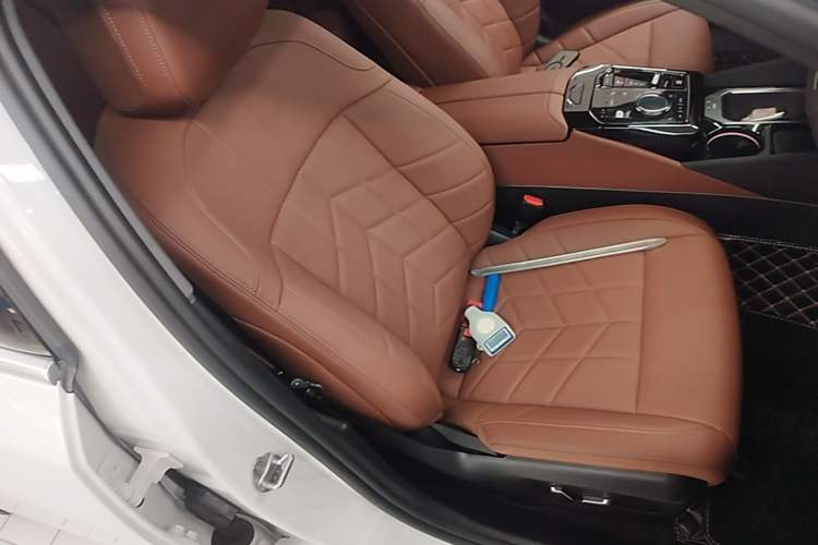 Used BMW 5 Series 2024 525Li M Sport Package Right Front Seat