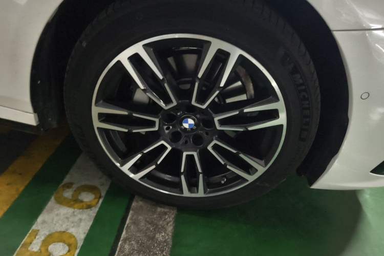 Used BMW 5 Series 2024 530Li Leading Model M Sport Package Right Front Wheel Hub