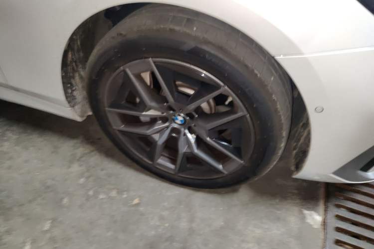 Used BMW 5 Series 2024 530Li Leading Luxury Package Right Front Wheel Hub
