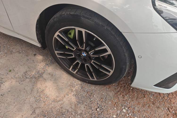 Used BMW 5 Series 2024 530Li Leading Model M Sport Package Right Front Wheel Hub