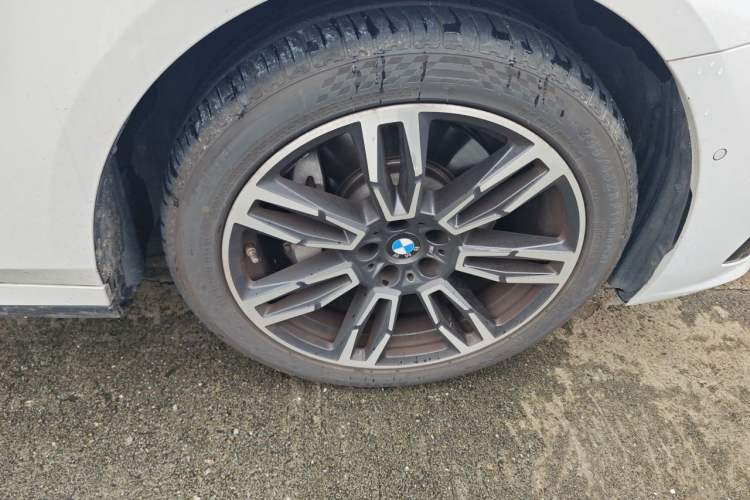 Used BMW 5 Series 2024 530Li Leading Model M Sport Package Right Front Wheel Hub