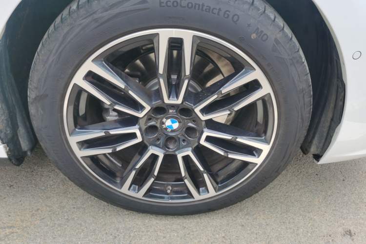 Used BMW 5 Series 2024 525Li M Sport Package Right Front Wheel Hub