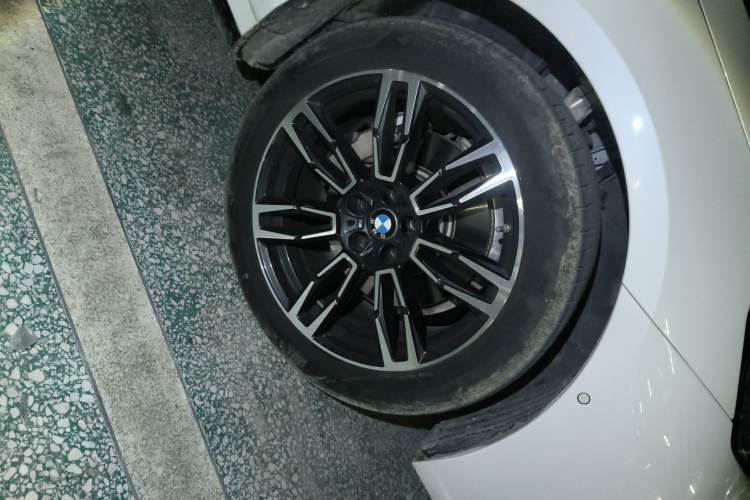 Used BMW 5 Series 2024 530Li Leading Model M Sport Package Right Front Wheel Hub