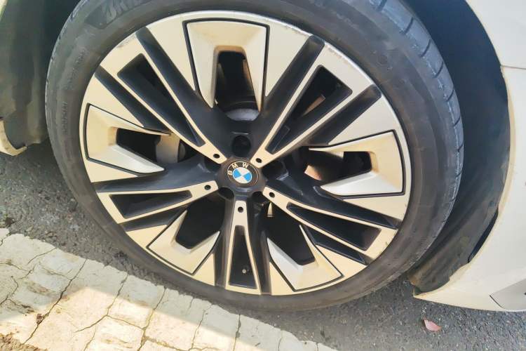Used BMW 5 Series 2024 530Li Luxury Package Premium Edition Right Front Wheel Hub