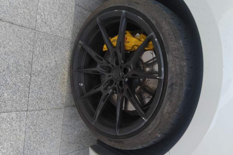 Used BMW 5 Series 2024 525i M Sport Package Right Front Wheel Hub