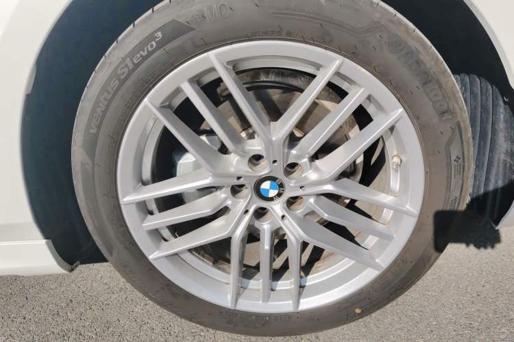 Used BMW 5 Series 2024 525Li Luxury Package Right Front Wheel Hub